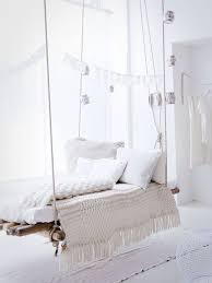 Boyle Bir Yatak Her Eve Lazim Diyenler Pin Lesin Mobilya Fikirleri Bohem Tasarim Karyola