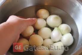 Se adaugă în tigaie cu ciuperci și se continuă să se prăjească, amestecând ocazional cu o spatulă din lemn. Ciuperci In Tigaie Retete Culinare