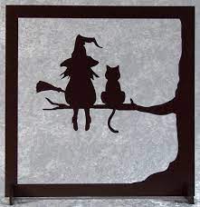Vous trouverez des tricots de mitaines, des patrons pour bébé et des modèles de bonnet. La Sorciere Et Son Chat Tableau Silhouette En Bois Decoupe Etsy Peinture Halloween Silhouette Sorciere Creations D Halloween