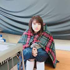 若月佑美 on instagram 冬 父と息子の地下アイドル 2020年2月23日 日 22 00 wowowで放送 ストーブ 毛布 もこもこ 冷え性 オフショット 若月佑美 若月佑美 ファッション 若月