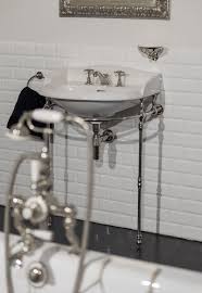 Dieser Waschtisch Aus Der Serie Richmond Ist Zeitlos Klassisch Und Einfach Sehr Elegant Waschbecken Waschtisch Bade Bad Einrichten Badezimmer Waschtisch