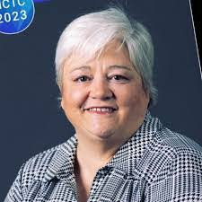 Irene Weimer's Instagram, Twitter & Facebook