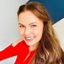 Janelle Hull's Instagram, Twitter & Facebook