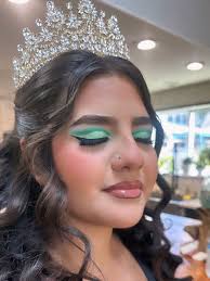 ❇️✨❇️✨❇️✨👸🏽✨❇️✨❇️✨❇️ I love love LOVE using color 🎨🖌️🥹 Quinces are my  favorites! 🥰 Hair and makeup for her photo shoot, was the sweetest girl  ever 💓💄 • • • • • #makeupmagali #