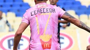 Braden fc logosu, daha sonra kulüp o'higgins braden'i oluşturan instituto o'higgins ile birleştirilecek. Chilean Club Debuts New French Fries Inspired Shirt