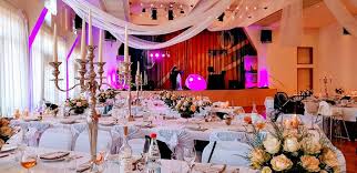 Für eine hochzeit sollte sich nicht nur das brautpaar vorbereiten, sondern auch der musiker muss eine menge wissen um ihnen den abend. Hochzeits Dj Saarland Fur Hochzeit Geburtstag Und Firmenfeier