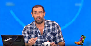 Ένας συντάκτης του oneman έχει. Ti Apanthse O Skai Se Radio Arbyla Kai Antwnh Kanakh Parallaxi Magazine