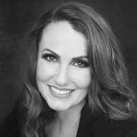 Lori Neuhardt's Instagram, Twitter & Facebook