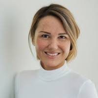 Jennifer Mairs's Instagram, Twitter & Facebook