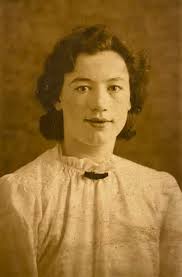 Does anyone recognise anyone in the photo Just come across this in my late  sisters things It is a picture of my grandma grandad Armitage Uncle Bill  who emigrated to Australia and