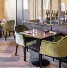 Un Moment De Partage Tout En Volupte En 2020 Chaise De Salle A Manger Mobilier Restaurant