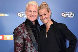 Nun ist philipp im alter von. Deutscher Comedypreis Mit Carolin Kebekus Laura Wontorra Jochen Schropp
