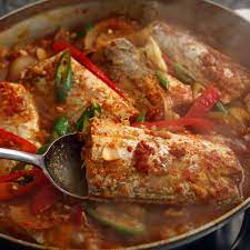 Pour 1 cup of water into the pan. Maangchi One Of My Cookbook Recipes Braised Beltfish Galchi Jorim In Korean The Fish Is Known As Hairtail Or Beltfish I Prefer The Name Of Beltfish Because The Fish Looks Like A