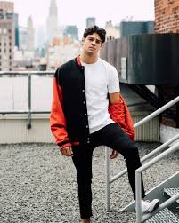 I say, at least one of us in this photo is gorgeous ❤️ love you baby. centineo captioned a photo of him and ren on his instagram account back in january (below). Noah Centineo Age Wiki Photos And Biography Filmifeed