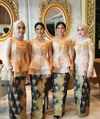 Bahan yang digunakan sebagai kebaya enchim. Berikut Beragam Inspirasi Model Kerah Busana Kebaya Berbagai Jenis Jual Baju Brokat Kebaya Modern Untuk Pesta Pengantin Wisuda Terbaru
