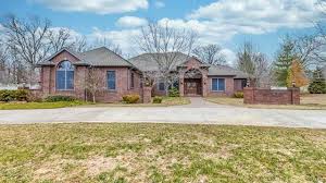 Real Estate For Sale In Lebanon Mo For 439 900 In 2020 Ranch Style Home Missouri Real Estate Entry Foyer