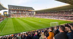 The space station looks like an airplane or a very bright star moving across the sky, except it doesn't have flashing lights or change direction. Wolverhampton Wanderers F C Molineux Stadium Ficaz Tv Football Index