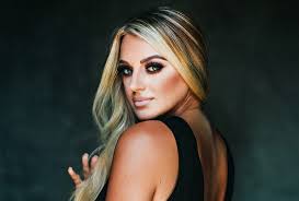 Shelby Mcelroy's Instagram, Twitter & Facebook