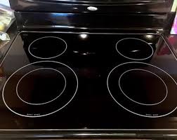 Comment Faire Briller Votre Plaque De Cuisson En 2 Min Chrono Recette Nettoyer Plaque De Cuisson Plaque De Cuisson Astuces Pour Nettoyer