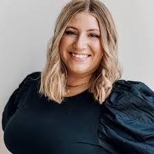 Lora Allen's Instagram, Twitter & Facebook