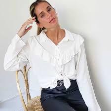 Con la llegada del invierno 2021 a la vuelta de la esquina, desde la redacción te adelantamos cuáles serán los ítems de moda que no podrán faltarte en tu closet. Moda Invierno 2021 Argentina Moda Y Tendencias En Buenos Aires Sweaters Polerones Y Camisas De Moda En El Otono Invierno 2021 De Dulce Ironia Lp
