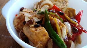 Jangan lupa membersihkan bagian insang dan bagian berwarna kehitaman di leher ikan kakap. Resepi Ikan Tahu Masak Taucu Masakanresepi Bioatlet Com