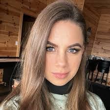 Jennifer Heacock's Instagram, Twitter & Facebook