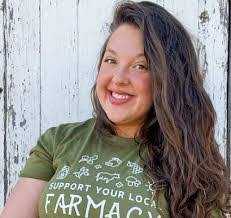 Kim Holmquist's Instagram, Twitter & Facebook