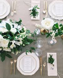 Neutral Whites And Greens Over A Taupe Linen Hochzeit Gedecke Hochzeitstisch Tischdekoration Hochzeit