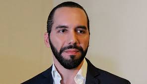 Nueve excursionistas lesionados tras accidentarse microbús en Ahuachapán