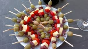 Petites Brochettes Colorees Pour L Aperitif Recette Aperitif Recettes De Cuisine Brochette