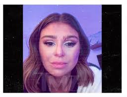 Amanda Lambden's Instagram, Twitter & Facebook