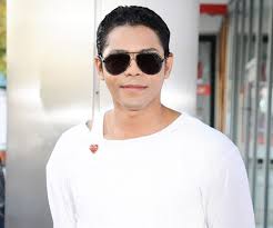 Nieślubny syn Michaela Jacksona śpiewa jak jego ojciec! Brandon Howard na  żywo zachwyca!