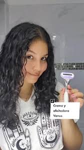 Usando la Crema Protectora de Venus y la afeitadora Venus Platinum ✨  #VeranoConVenus #RutinaVenusForMe @formetips_pe @Gillette Venus
