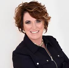 Author Pearl Knapp-Chiarenza On How to Recover From Being a People Pleaser 