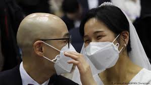 Filipino words for reflection include panganganinag, paglilimi, gunamgunam, larawan, aninag, paglilining. Coronavirus Vulnerable Filipinos Fight For Survival During Lockdown Asia An In Depth Look At News From Across The Continent Dw 27 04 2020