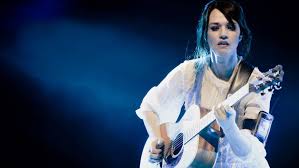 E' stata la prima donna italiana a. Carmen Consoli Hanno Tutti Fretta Io Le Canzoni Le Scrivo A Penna La Repubblica