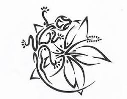 Salamandre Et Fleur De D Hibiscus Le Blog De Tibi Tatouage Fleur De Lys Tatouage Polynesien Tatouage Lezard