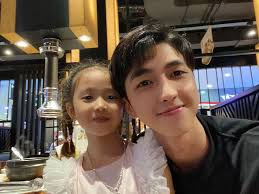 Xin chụp ảnh với Bình An nhưng bé gái lại nhận nhầm nam diễn viên với người  này!