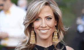 Sheryl Crow sells Tesla and donates money to NPR, “which is under threat by  President Musk” : r/popculture