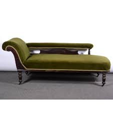 Sie wird häufig auch als recamiere oder ottomane das design der chaise lounge velvet green ist seit der antike bekannt. Lot 496 A Victorian Chaise Longue Upholstered In