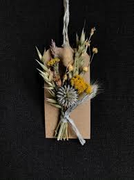 Different shades of blue, red, yellow, variegated flowers or even white, our dried flowers offer you the most beautiful shades. Dried Flowers The Everlasting Beauty