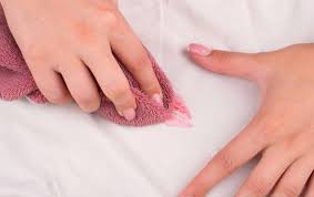 طريقة إزالة بقع الروج من الملابس نهائيا ودون الإضرار بالملابس بيتى مملكتى