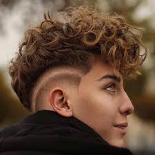 Guarda altre immagini sfogliando questa e altre gallerie . Taglio Capelli Ricci Uomo 2022 100 Idee Look Facili Da Gestire