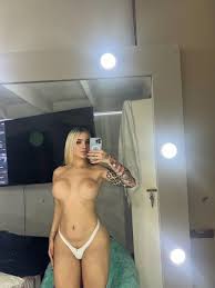 Selfie de tetas en el espejo