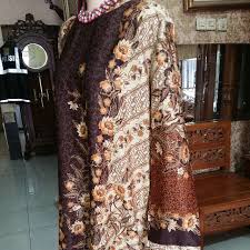 Terdapat kilauan manik di baju. Tunik Batik Semi Sutra Manis Dimotip Bunga Ada Aksen Gold Nya Xl Fesyen Wanita Pakaian Wanita Di Carousell