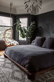 Yatak Odalarinda Siyah Tonlar 2020 Minimalist Yatak Odasi Yatak Odasi Tasarimlari Kucuk Yatak Odalari