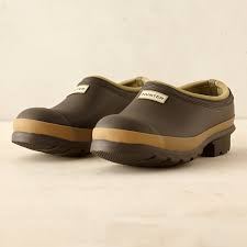 Hunter Garden Clogs In 2020 Garden Clogs Gardening Gear Small Heel Shoes