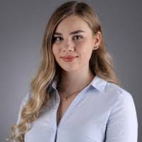 Michelle Alt's Instagram, Twitter & Facebook