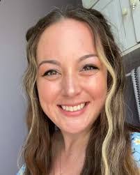 Laura Spinks's Instagram, Twitter & Facebook